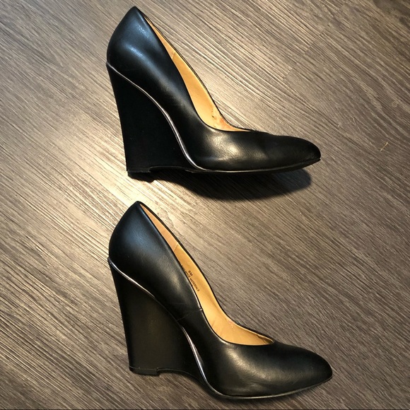 black pointed toe wedges